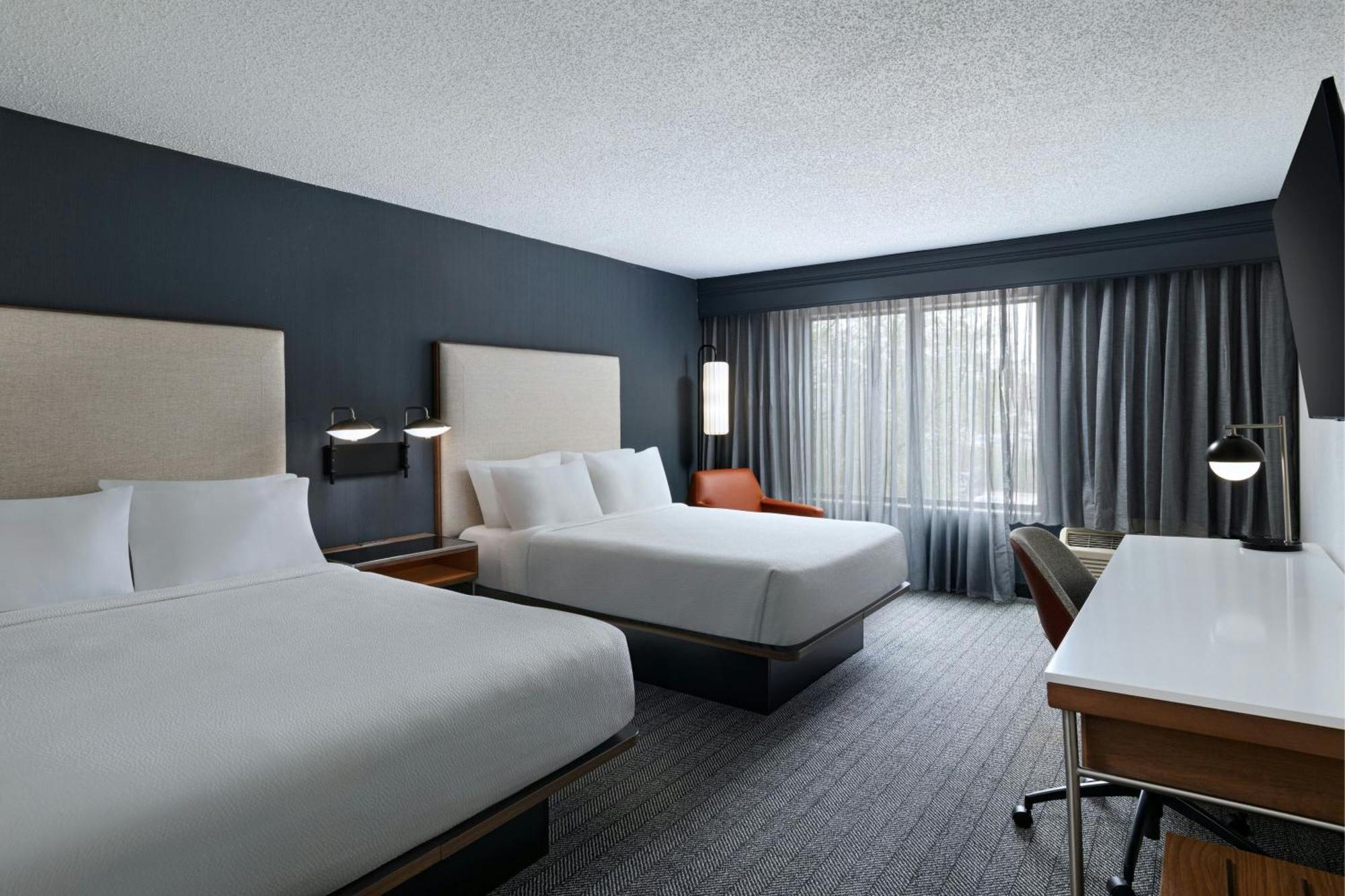 Courtyard Houston 3*