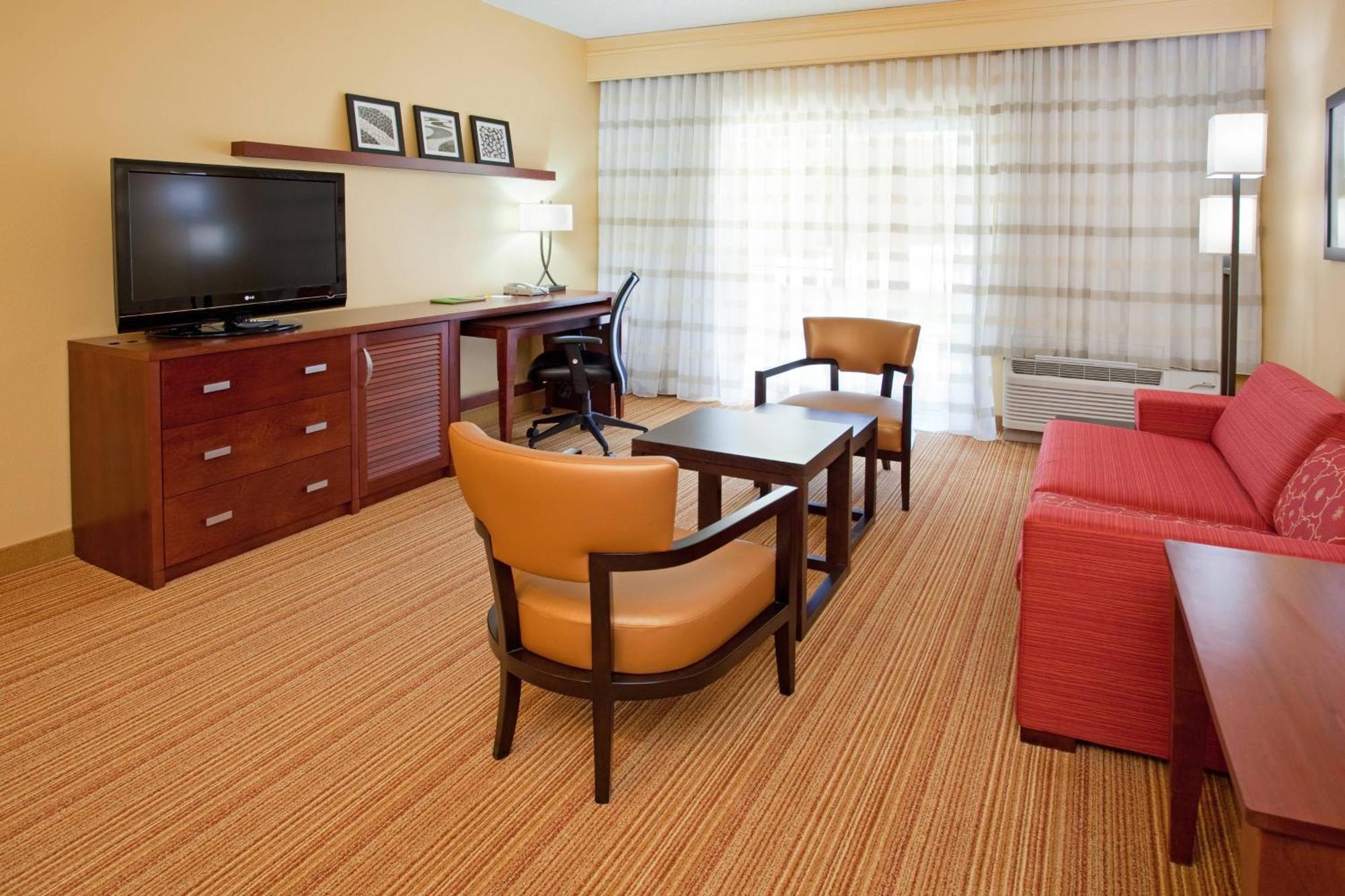 Courtyard Houston Hotel 3*